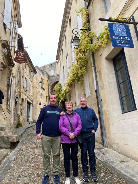 Saint-Emilion: Small Group Guided Walking Tour - Meeting Point and Duration
