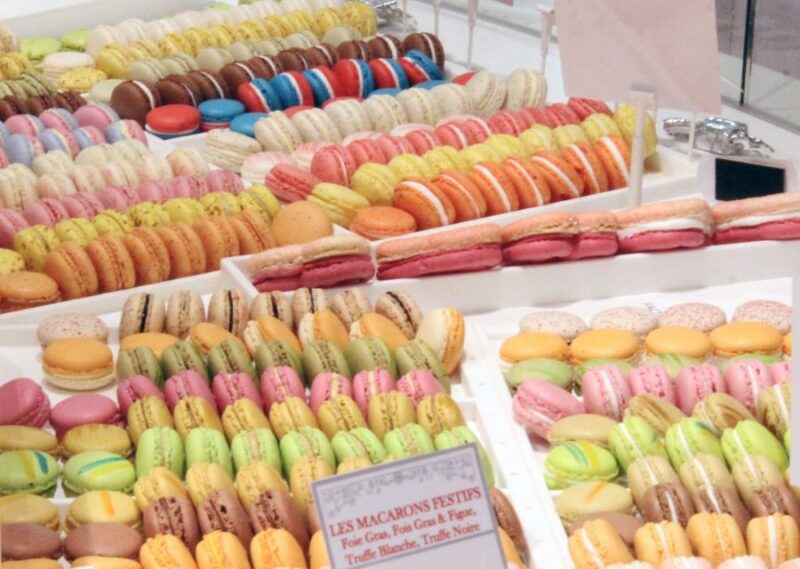 Saint-Germain-des-Prés: Pastry and Chocolate Walking Tour - Tasting Exceptional Pastries