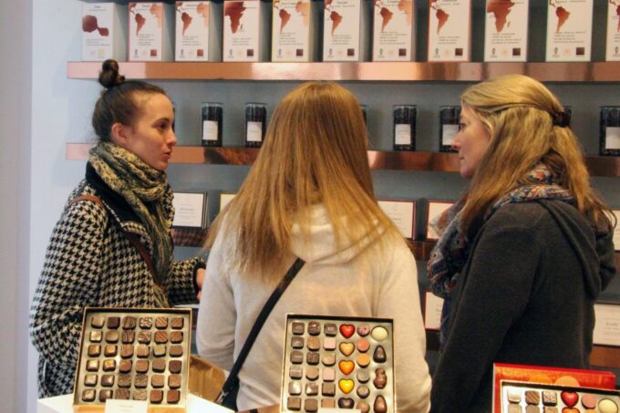 Saint-Germain-des-Prés: Pastry and Chocolate Walking Tour - Sampling Artisanal Breads