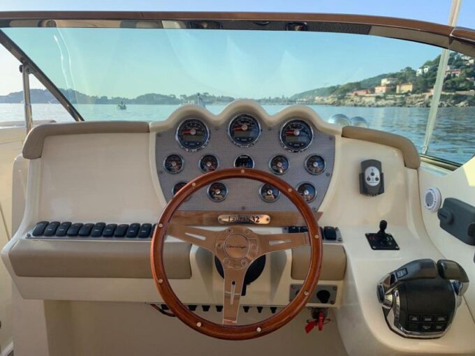 Saint-Jean-Cap-Ferrat: French Riviera Luxury Cruise - Refreshments and Amenities
