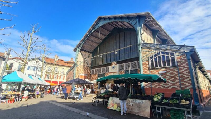 Saint Jean De Luz: Guided Walking & Gourmet Tour - Tour Languages and Group Size