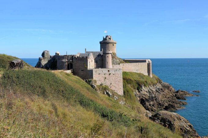 Saint-Malo & Dinard- Day Trip With Luxury Minivan From Paris - Additional Experiences