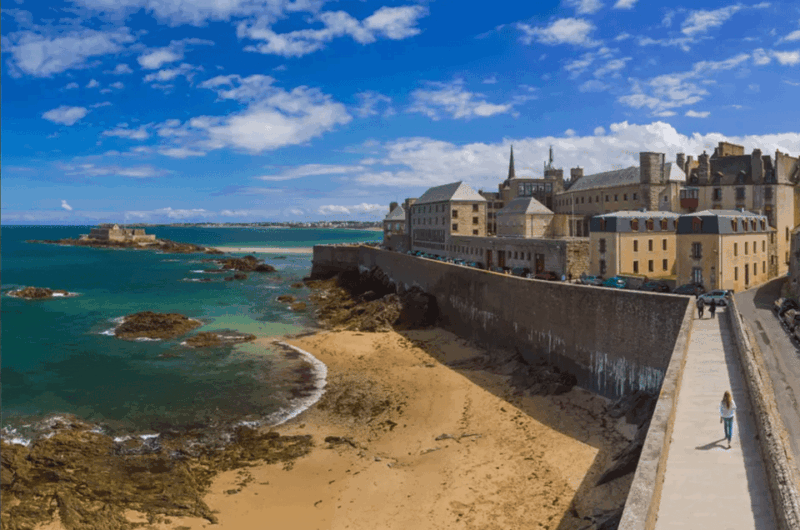 Saint-Malo: Private Guided Tour of the Historic Walled City - Discovering Noteworthy Locations