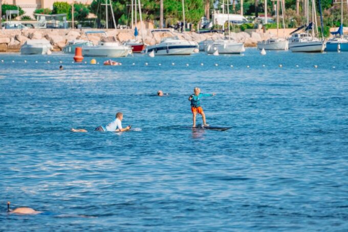 Saint Tropez: Electric Foil Rental - Personalized Coaching and Guidance