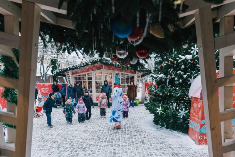Sainte-Maxime: Christmas Walking Tour - Tour Overview