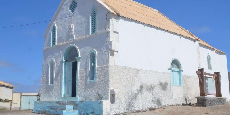 Sal Island: Private Tour to Shark Watching and Salt Lake - Itinerary and Highlights