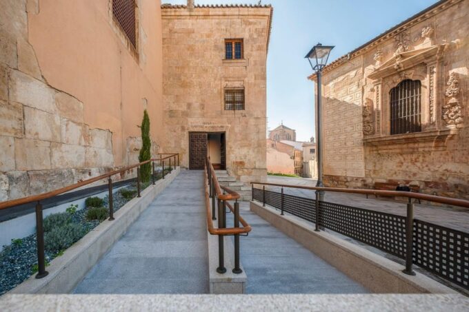 Salamanca: Convent of Las Claras With Free Audioguide - Architectural Marvels
