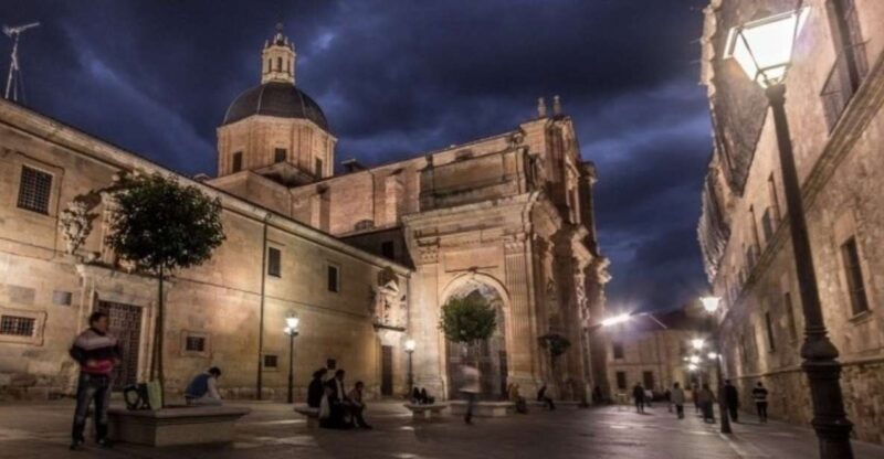 Salamanca: Evening Sightseeing Walking Tour - Explore Salamanca at Night