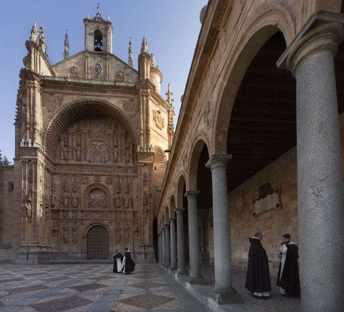 Salamanca: Local Legends Evening Walking Tour in Spanish - Tour Features