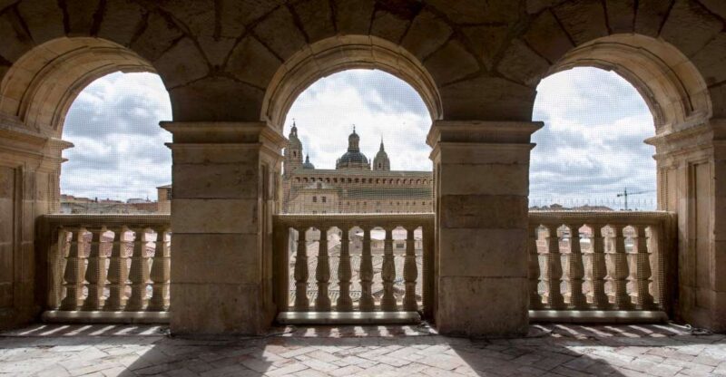 Salamanca: Monterrey Palace Audio-Guided Tour - Monterrey Family Lifestyle