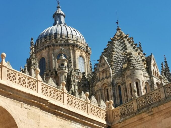 Salamanca: Monuments and Landmarks Guided Walking Tour - Exploring Salamancas Cathedral