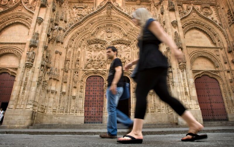 Salamanca Sightseeing Walking Tour With Local Guide. Spanish - Key Points
