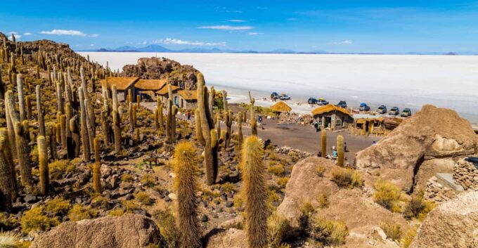 Salar De Uyuni (Classic 3 Days Trip) Spanish Guide - Landscape and Natural Wonders