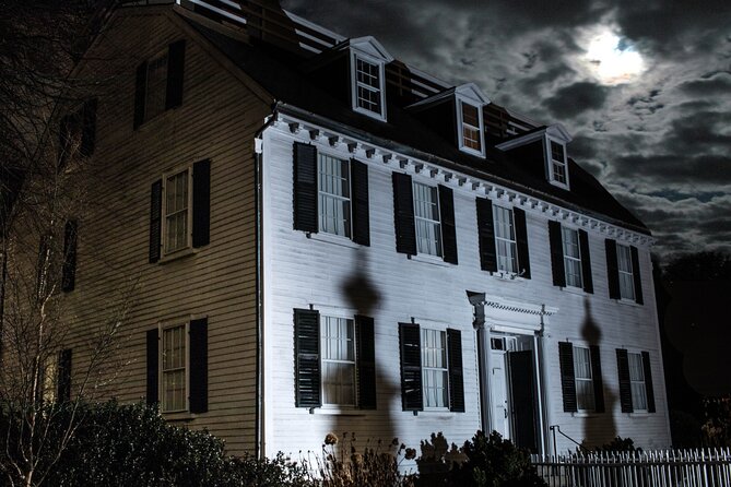 Salem Ghosts Ultimate Late Night Walking Tour - Navigating Salems Eerie Alleys