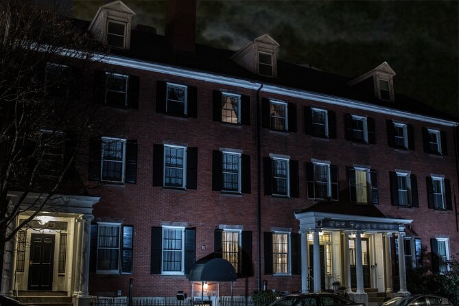 Salem Ghosts: Witches, Warlocks, & Hauntings - Unraveling Salems Dark Past