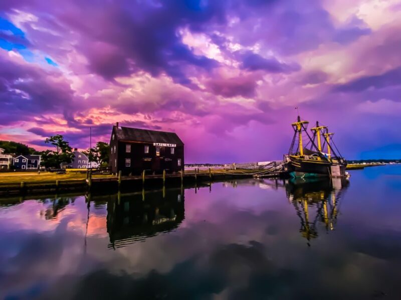 Salem, MA: History and Hauntings Guided Walking Tour - Experience and Guides
