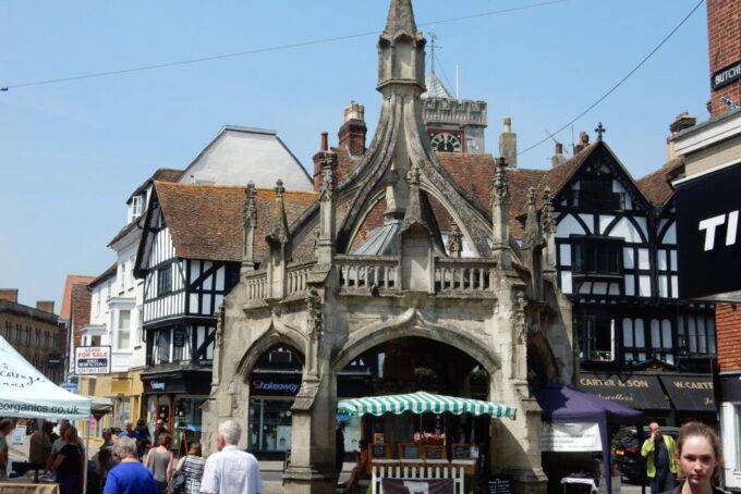 Salisbury: Quirky Self-Guided Smartphone Heritage Walks - Uncover the Link to Jane Austen