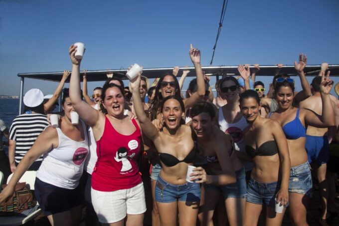 Salou: 2-Hour Boat Party With Drinks and Music - Payment and Reservations