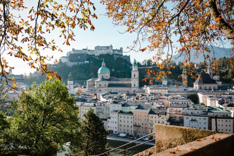 Salzburg: 2-Hour Guided Walking Tour With a Photographer - Meeting Point
