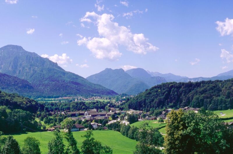 Salzburg and Alpine Lakes Full-Day Trip From Vienna - Pickup, Transportation, and Guided Tour