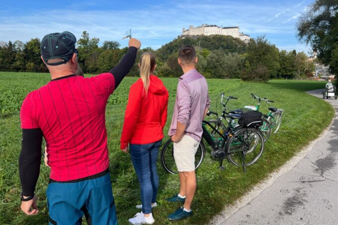 Salzburg and Surrounds: Private Scenic Bike Tour - Leopoldskron Palace Views