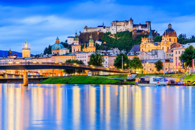 Salzburg: City Exploration Game and Tour - Equestrian Highlight: The Pferdeschwemme