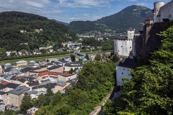 Salzburg: Express Walk With a Local in 60 Minutes - Making the Most of Your Time