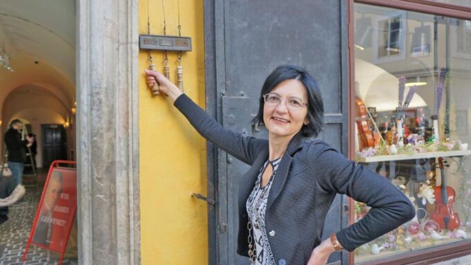 Salzburg: Mozart Tour & City Tour With Tasting - Architectural Wonders of Salzburg