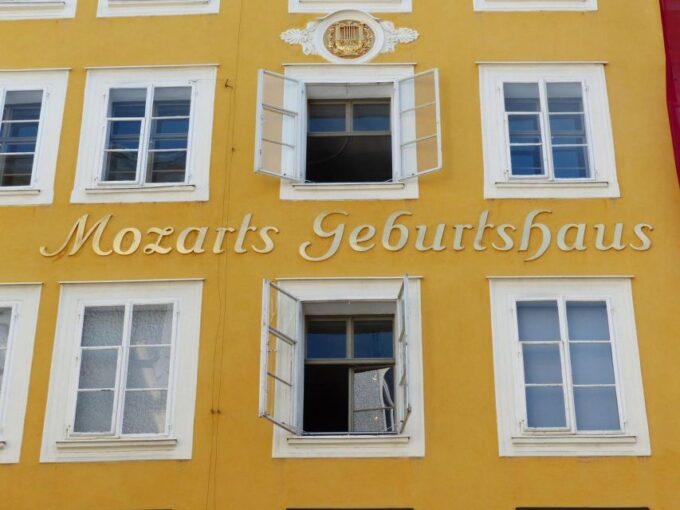 Salzburg Old Town In-App Audio Tour on Your Phone (ENG) - Frequently Asked Questions