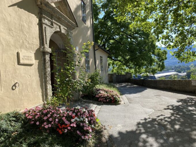 Salzburg: Private City and Surroundings Guided Bike Tour - Biking Through the Surroundings