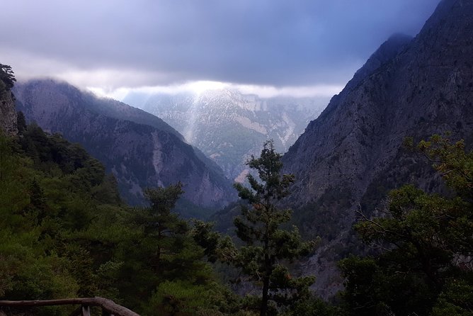 SAMARIA GORGE Adventure by Local Guide. - Quick Points