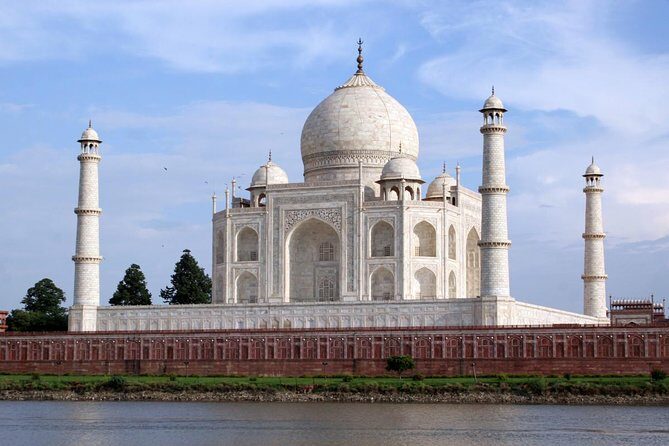 Same Day Agra Tour With Taj Mahal from Bangalore By Return Flights - Analyzing the Value: What Does This Tour Offer?