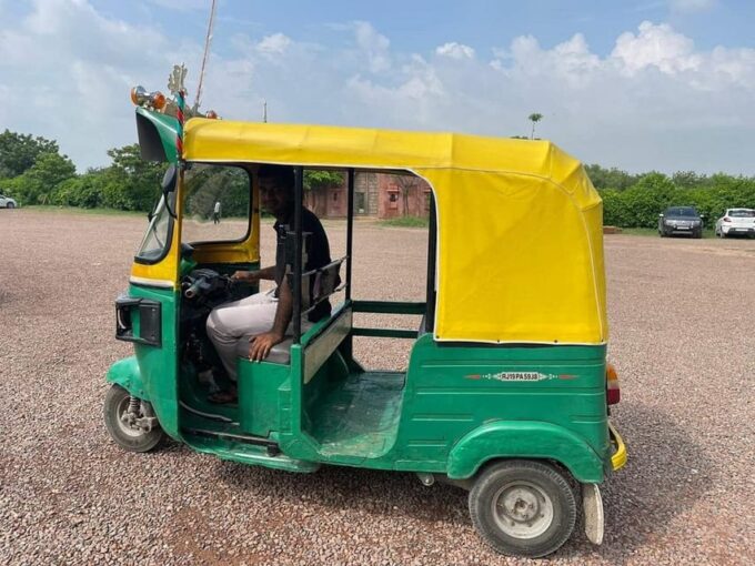 Same-Day Jaipur: Discover the Citys Treasures by Tuk-Tuk - Experiencing City Palace