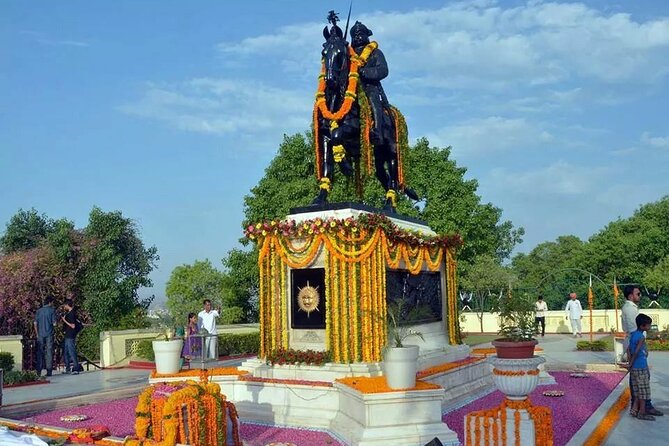 Same-Day Private City Tour of Udaipur Including Boat Ride in Lake Pichola - Expertise and Professionalism