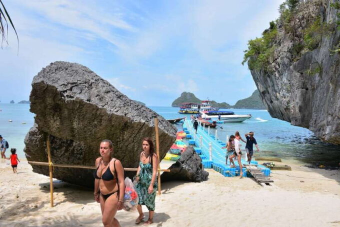 Samui: Angthong Marine Park Boat Tour W/ Transfer and Meals - Safety Briefing and Boat Cruise