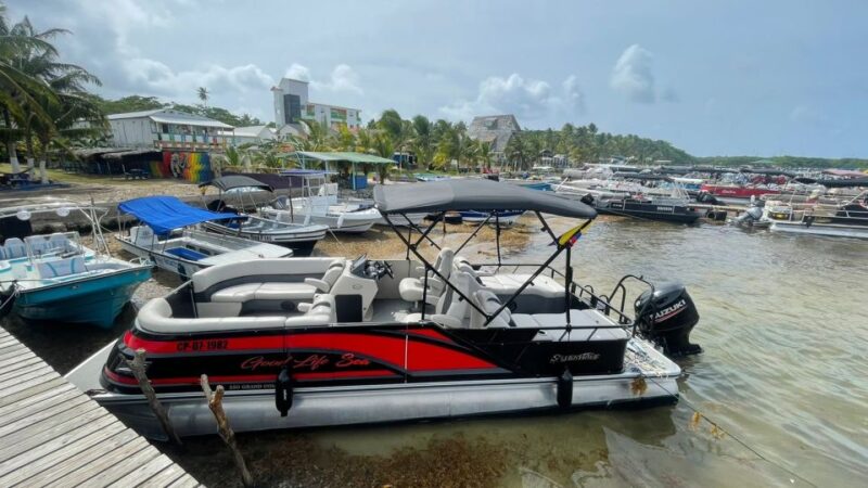 San Andrés: Island Pontoon Boat Tour - Tour Features