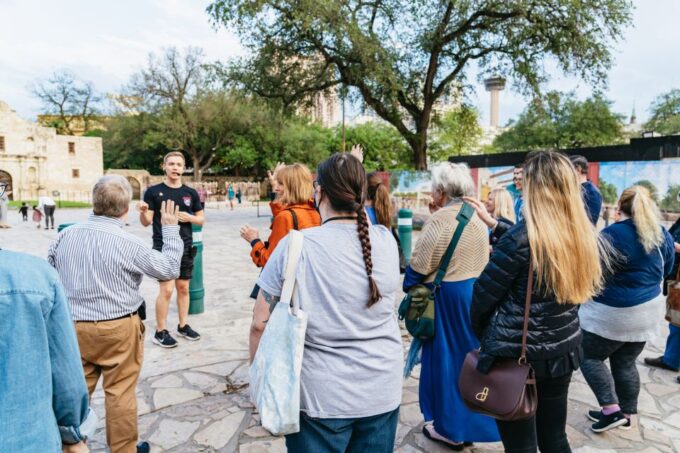 San Antonio: Ghosts and Dark History Guided Walking Tour - Menger Hotels Ghostly Guests