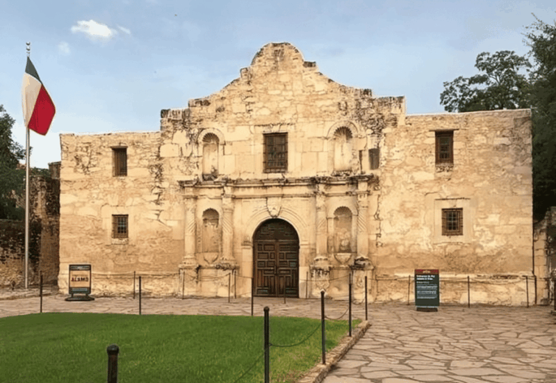 San Antonio : Highlights Walking Tour With A Guide - Experience and Customization