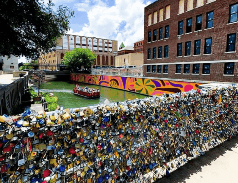 San Antonio : Highlights Walking Tour With A Guide - Meeting Point and Availability
