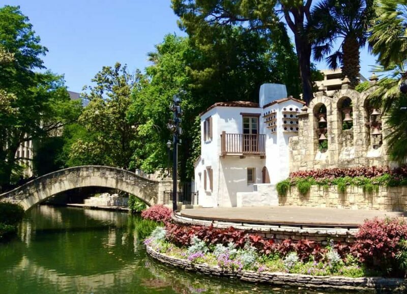 San Antonio: Riverwalk and Downtown Guided Walking Tour - Key Points