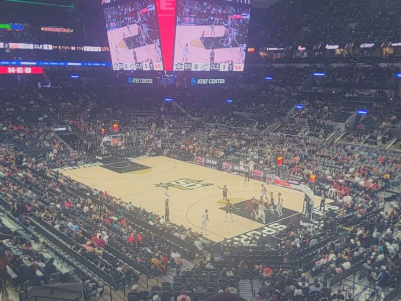 San Antonio: San Antonio Spurs Basketball Game Ticket - Stadium Amenities and Access