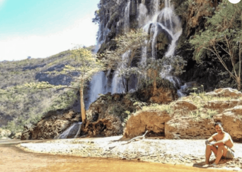 San Cristobal: Sima De Las Cotorras & El Aguacero Waterfalls - Sima De Las Cotorras: Cave Paintings and Vegetation