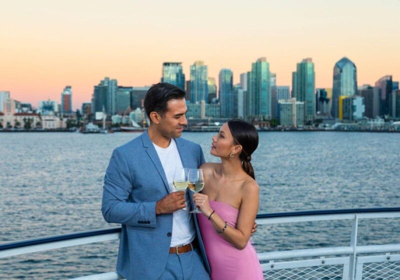 San Diego: Buffet Fall-Themed Dinner Cruise With Drinks - Beverage Offerings