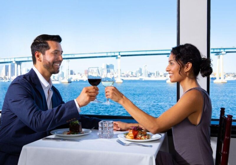 San Diego: Buffet Fall-Themed Dinner Cruise With Drinks - Onboard Entertainment