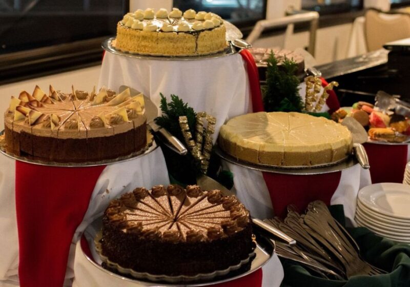 San Diego: Christmas Day Buffet Brunch or Dinner Cruise - Included in the Cruise