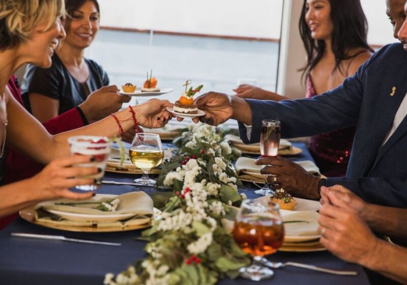 San Diego: Christmas Day Buffet Brunch or Dinner Cruise - Group Seating and Smoking Policy