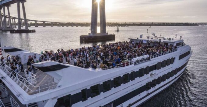 San Diego: Christmas Day Buffet Brunch or Dinner Cruise - Frequently Asked Questions