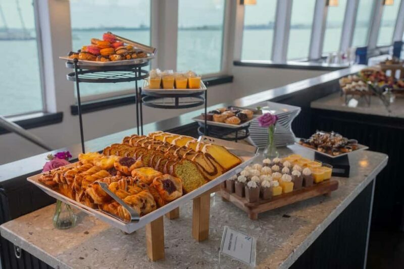 San Diego: City Cruises Buffet Breakfast and Brunch Cruise - Narrated Tour and Captain’s Commentary
