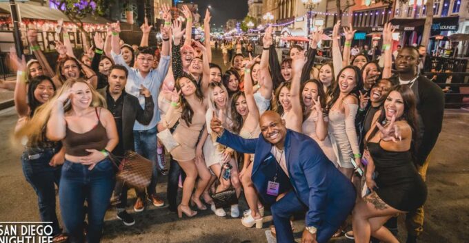 San Diego: Gaslamp Quarter Drink, Mingle & Dance Club Tour - Skip-the-Line Entry