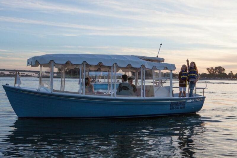 San Diego: Private Sun Cruiser Duffy Boat Rental - Boat Specifications and Features